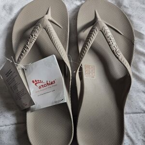 Archies Men's Tan Flip-Flops
